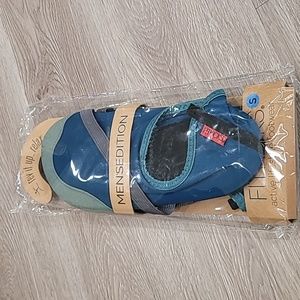 Fitkicks men's edition size small fits 7-8.gray and green & blue